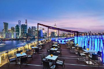 Huangpu River Cruise and Nightlife Tour in Shanghai