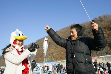 Ice and Snow Festival at Hwacheon from Seoul