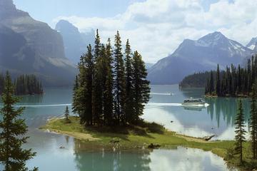 Jasper National Park Tour: Maligne Valley, Medicine Lake and Spirit Island