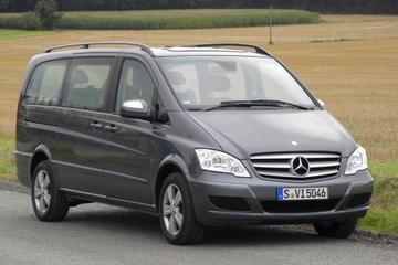 Luxury Van Private Arrival Transfer: Vienna International Airport