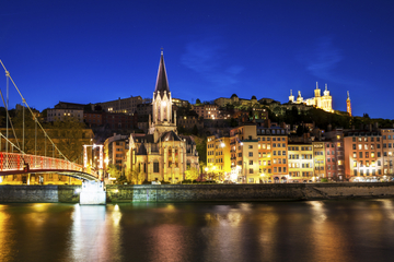 Lyon by Night: Electric Bike Tour with Food Tasting