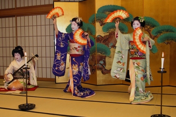 Maiko Performance with Kaiseki Dinner in Kyoto