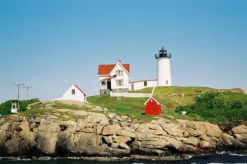 Maine Day Trip from Boston: Lobster Bake, Nubble Lighthouse and Kittery Outlets