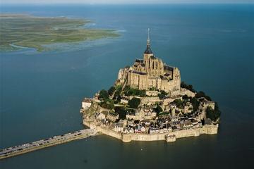 Mont Saint Michel Guided tour from Paris and Abbey Entrance Ticket