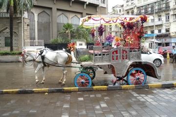 Mumbai by Night: Heritage Tonga Ride to Gateway of India with Dinner