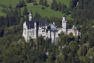 Neuschwanstein Castle Day Trip from Munich with Optional Hohenschwangau Castle Visit or Bike Tour