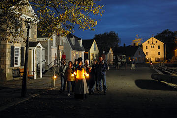 New England Country Christmas With Mystic Seaport Lantern Tour