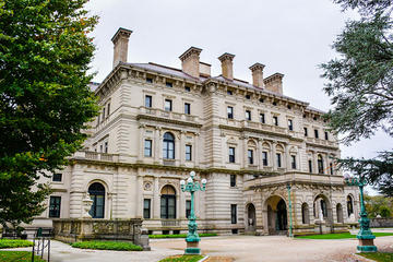 Newport Mansion Tour and Wine Tasting from New Hampshire
