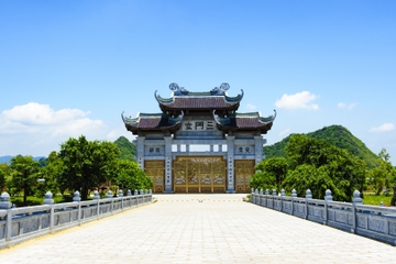 Ninh Binh Full Day Tour including Bai Dinh Temple and Trang An Natural Reserve