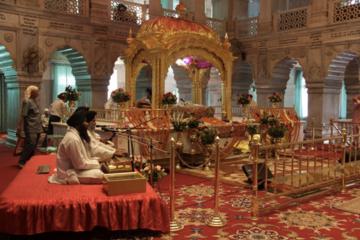 Old Delhi Night Tour: Sikh Temple, Spice Market and Rickshaw Ride