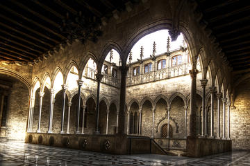 Old Town and Gòtic Quarter in Barcelona: Private Guided Walking Tour
