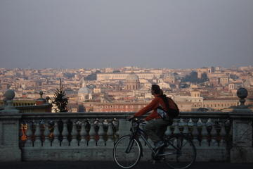 Panoramic Bike Tour of Rome with Dutch-Speaking Guide