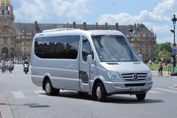 Paris to Versailles Round-Trip Shuttle Transfer by Luxury Minibus