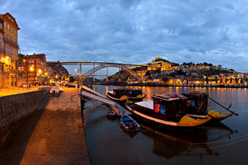 Porto Sightseeing Tour at Night with Fado Performance
