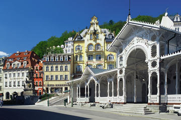 Prague Day Trip to Spa Town Karlovy Vary Including Guided Walking Tour, Lunch and Moser Glass Factory Visit