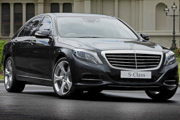 Private Amsterdam Airport Arrival Transfer in Luxury Sedan
