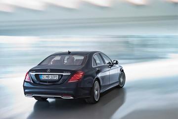 Private Amsterdam Airport Departure Transfer in Luxury Sedan