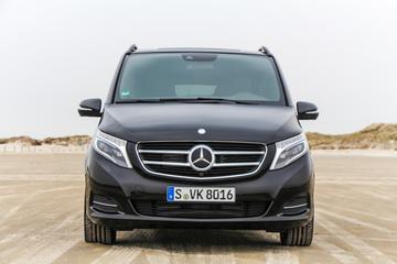 Private Arrival Transfer by Luxury Van from Prague Hlavni Nadrazi Railway Station