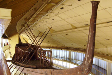 Private Day Tour in Giza and Cairo incl Solar Boat Museum and Dinner Cruise on the Nile