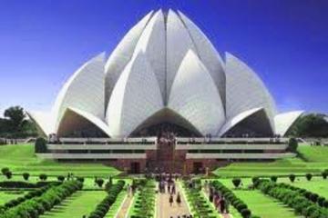 Private Delhi Tour: Lotus Temple, Qutub Minar and Dilli Haat