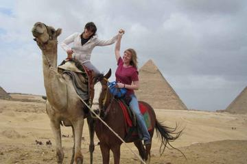 Private Guided Day Tour: Giza Pyramids, Egyptian Museum and Nile Dinner Cruise