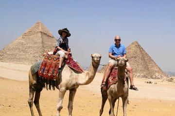 Private Guided Day Tour to the Giza Pyramids, Alabaster Mosque and Khan El khaili Bazaar in Cairo