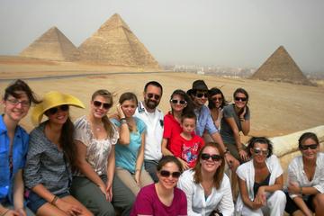 Private Guided Day-Trip: Egyptian Museum, Giza Pyramids and Nile River in Cairo