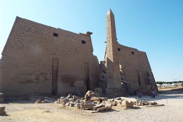 Private Guided Tour to East Bank Including Karnak and Luxor Temples