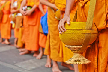 Private Luang Prabang Morning Almsgiving and Market Tour