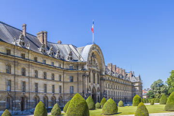 Private Napoleon Tour from Paris: Château de Malmaison and Les Invalides, Including Lunch
