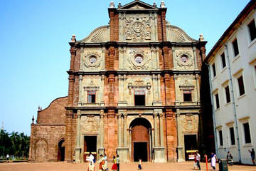 Private Portuguese Heritage Tour: Se Cathedral, Basilica of Bom Jesus and Dona Paula Beach in Goa