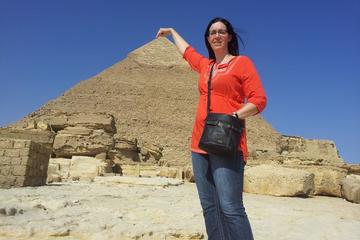 Private Pyramid Tour of Giza, Saqqara and Dahshur with Guide from Cairo including Airport Transfers