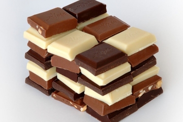 Private Tour: Designer Outlet Shopping and Chocolate Tasting Tour from Vienna