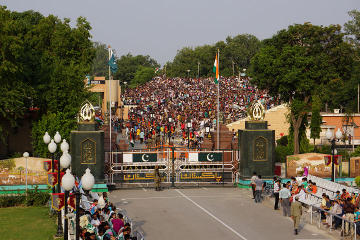 Private Tour: Golden Temple and Wagah Border with Punjabi Lunch Private Tour: Golden Temple and Wagah Border with Punjabi Lunch