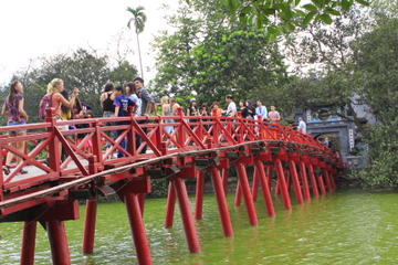 Private Tour: Hanoi Full-Day City Tour with Water Puppet Show