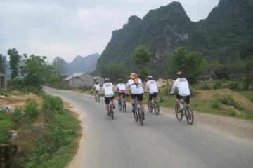 Private Tour: Hoa Lu and Tam Coc Boat and Bike Day Trip from Hanoi