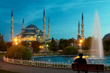 Private Tour: Istanbul by Night with Turkish Dinner and Show