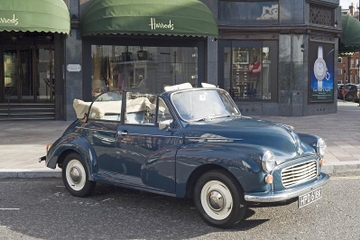 Private Tour: London Christmas Lights in a Vintage Car with Optional Champagne