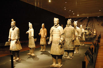 Private Tour: Old Xi'an Day Tour of Terracotta Warriors and Huaqing Hot Springs