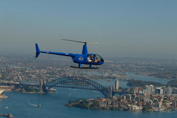Private Tour: Sydney Helicopter Flight and Sydney Harbour Lunch