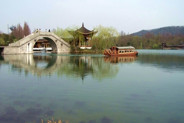 Private Tour: West Lake, Linyin Temple and Dragon Well Tea Terrace