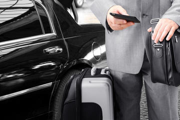 Private Transfer: Downtown Hotel to Toronto Pearson International Airport