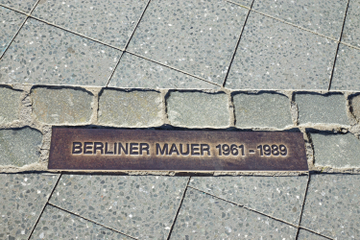 Private Walking Tour: Behind the Iron Curtain and Berlin Wall