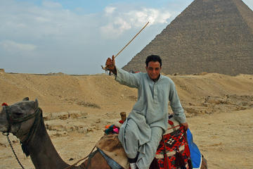 Pyramid Highlights: Guided Day Tour from Cairo