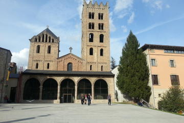 Ripoll Area Romanesque Art Private Day Tour from Barcelona Including Catalan Dinner