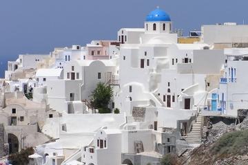 Santorini Shore Excursion: Private Tour of Oia and Fira, including Museum of Prehistoric Thira and Wine Tasting