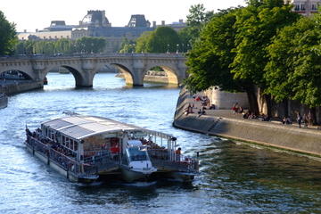 Seine River Cruise: Bateaux Parisiens Sightseeing Cruise