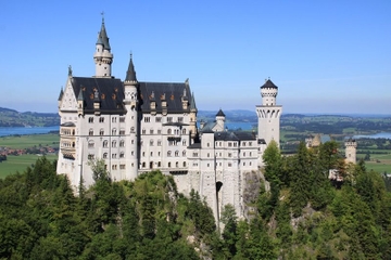Skip the Line: Neuschwanstein Castle Day Trip from Munich in Spanish