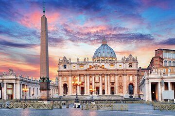 Skip the Line: Vatican Museums Walking Tour including Sistine Chapel, Raphael's Rooms and St Peter's