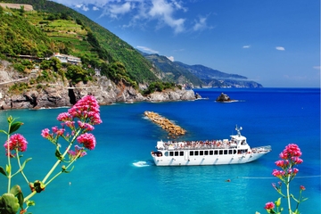 Small-Group Cinque Terre Tour from Lucca with Wine Tasting